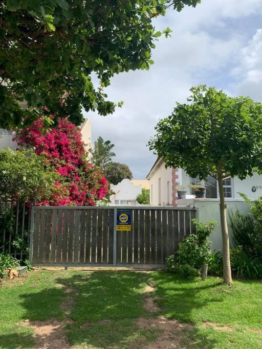 To Let 3 Bedroom Property for Rent in Signal Hill Western Cape